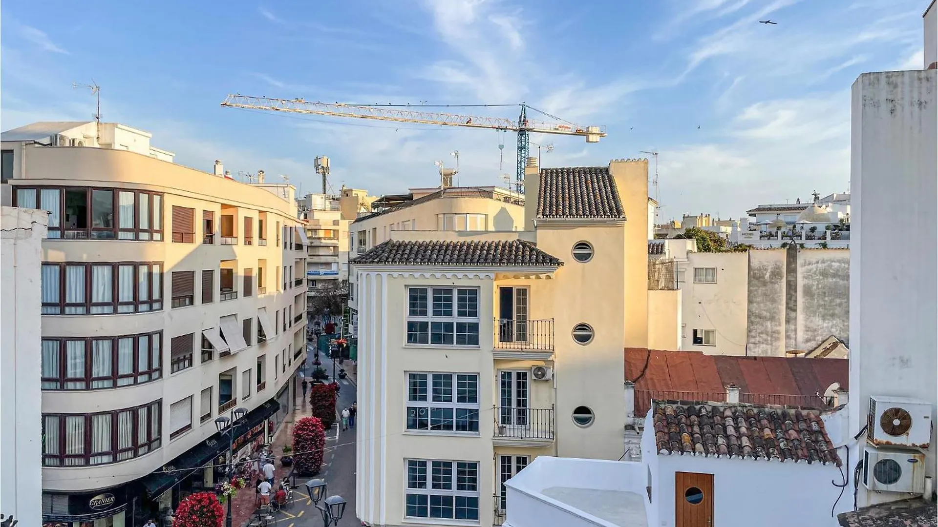 Amazing Apartment In Estepona With Kitchen
