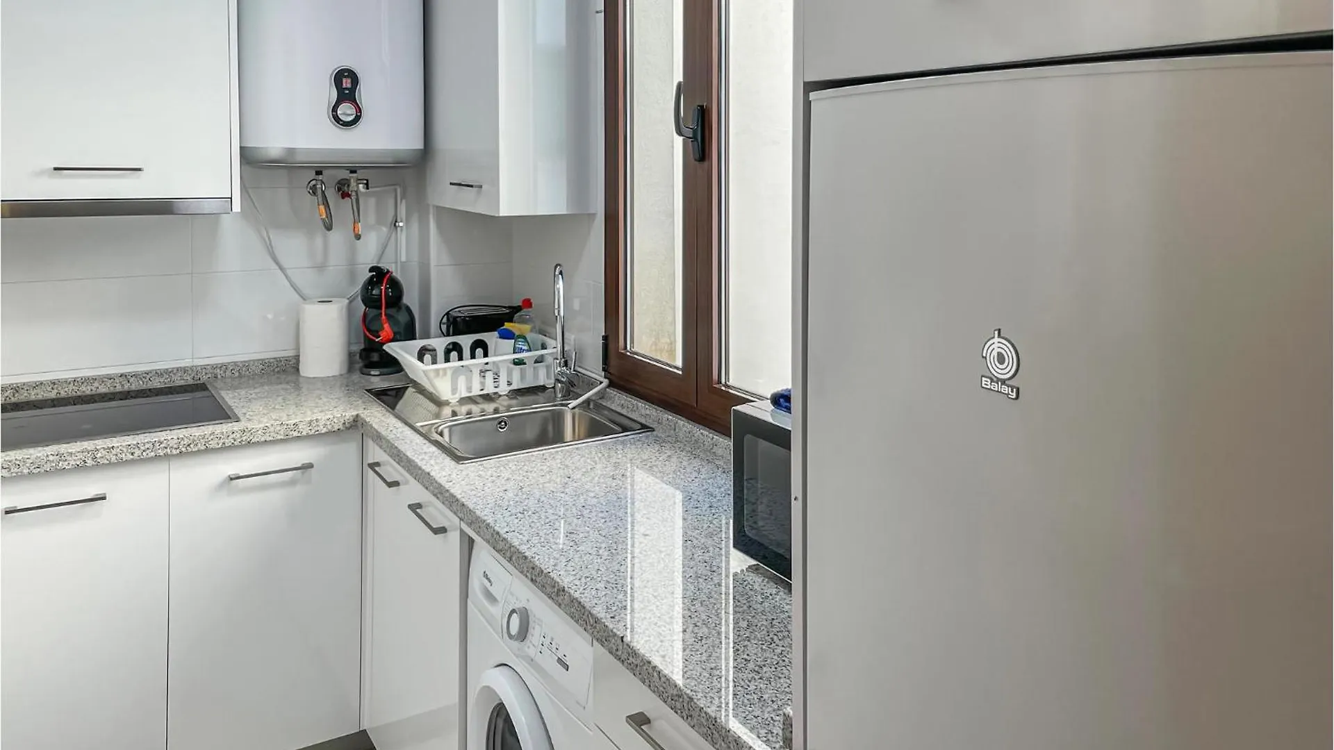 Amazing Apartment In Estepona With Kitchen 0*,