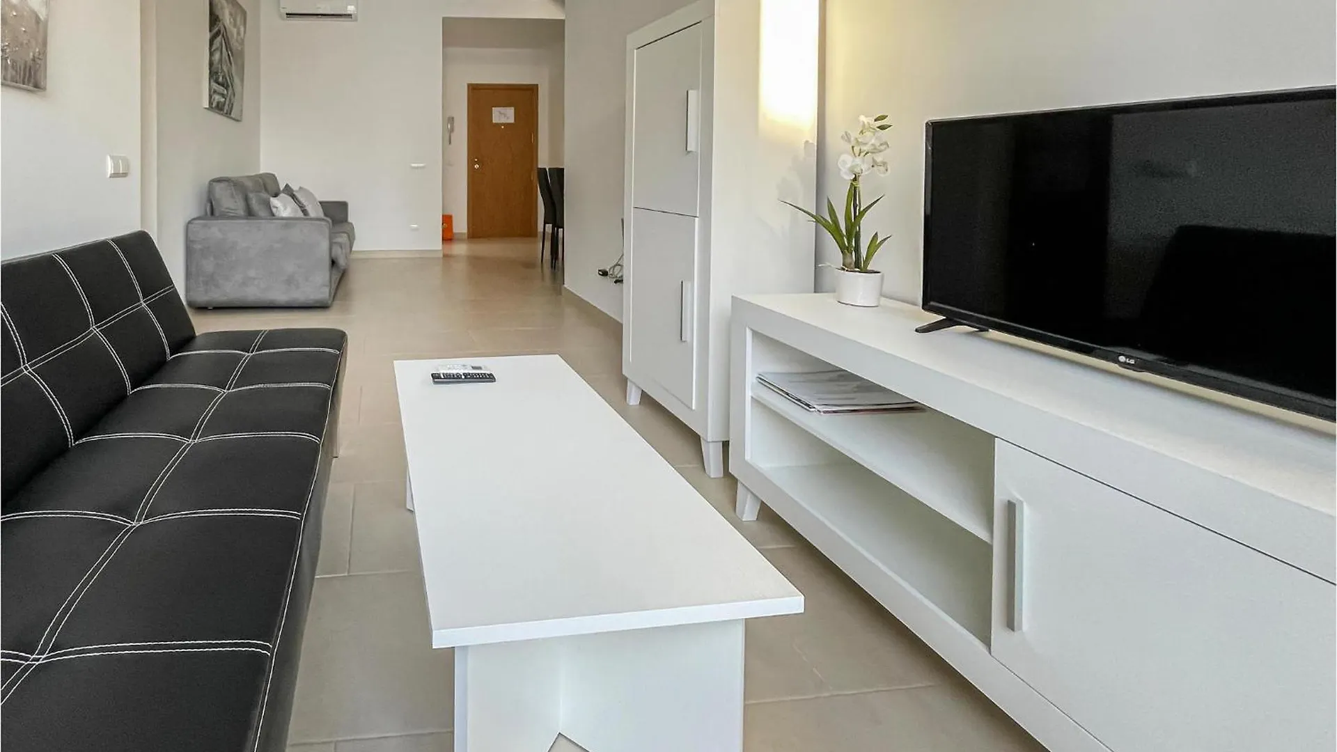Amazing Apartment In Estepona With Kitchen